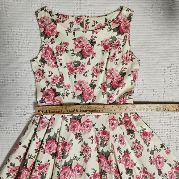 50s Inspired Floral - Picture 7 of 10